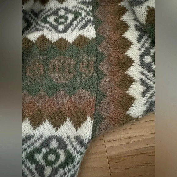 Inti Haimi Nordic Wool button front cardigan peasant handmade in Ecuador - Picture 9 of 15